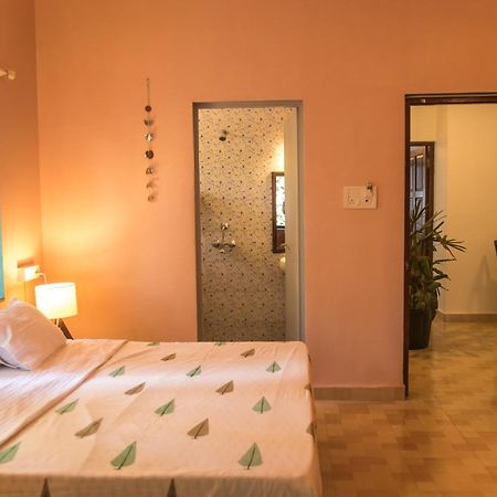 Coco Moon Hotel Morjim Exterior foto