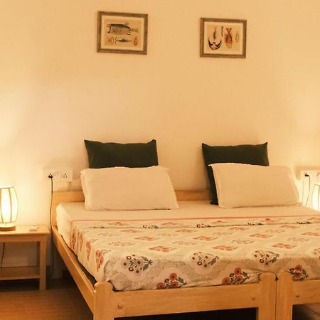Coco Moon Hotel Morjim Exterior foto