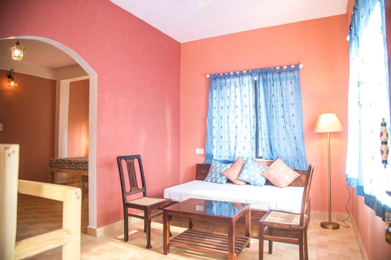 Coco Moon Hotel Morjim Exterior foto