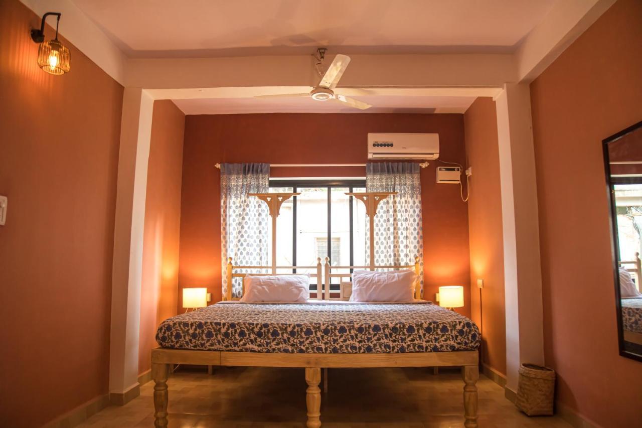Coco Moon Hotel Morjim Exterior foto