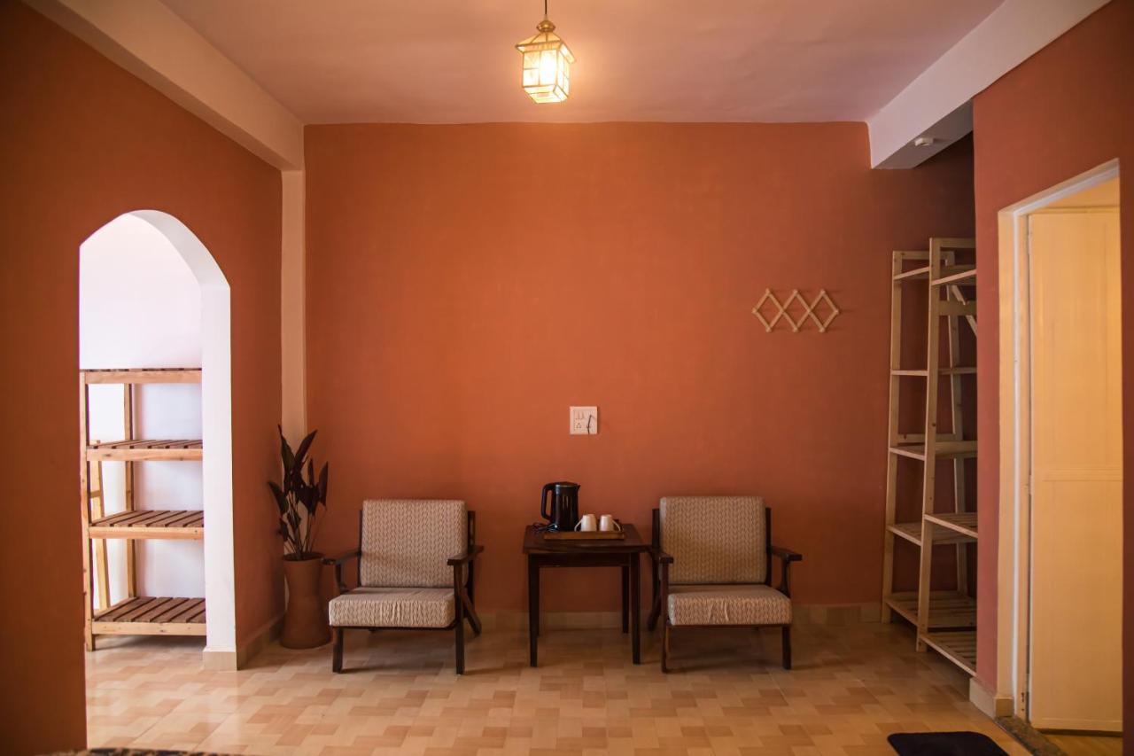 Coco Moon Hotel Morjim Exterior foto