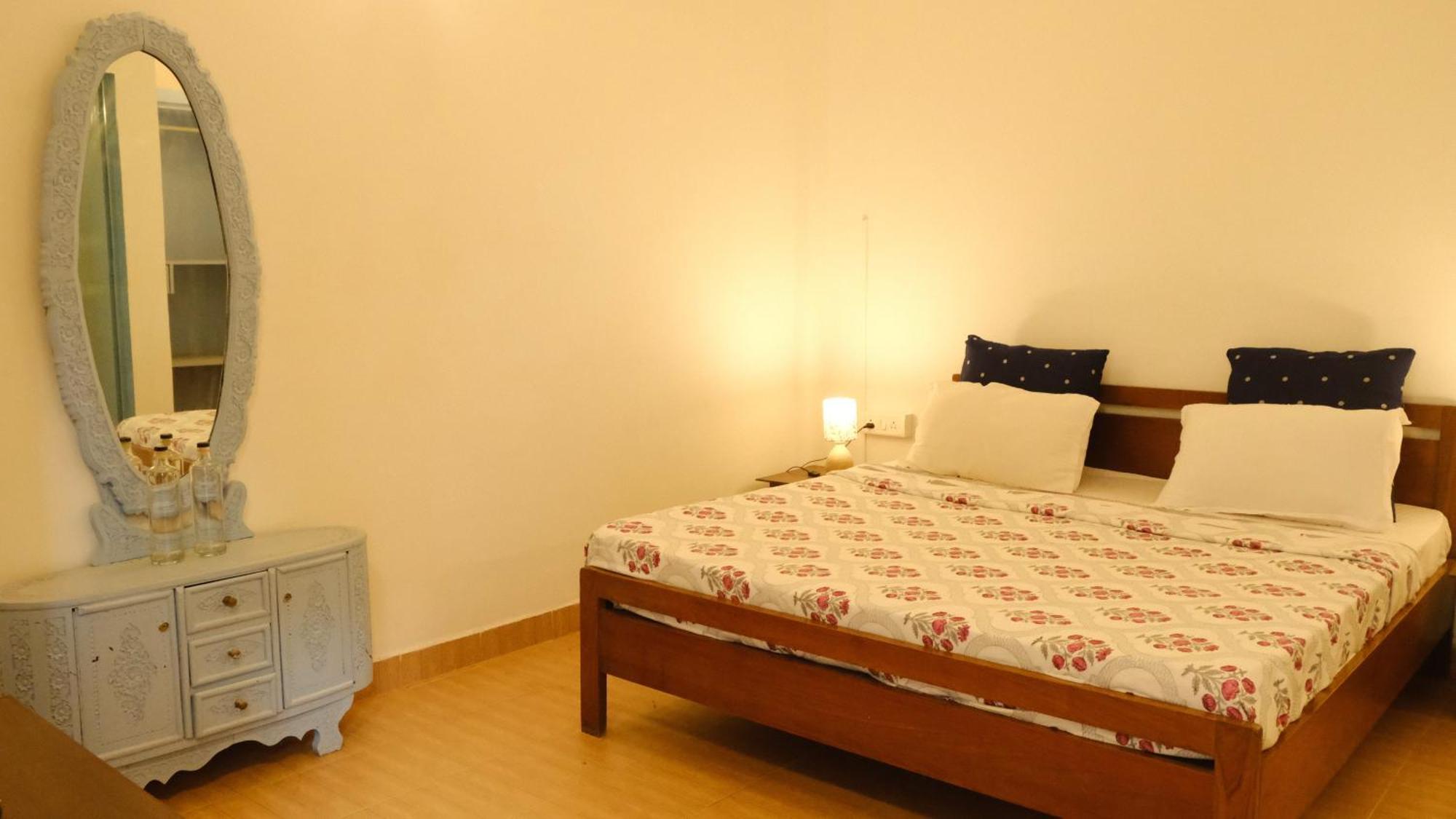 Coco Moon Hotel Morjim Exterior foto