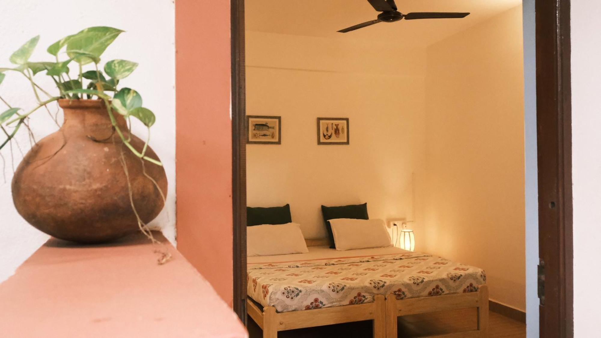 Coco Moon Hotel Morjim Exterior foto