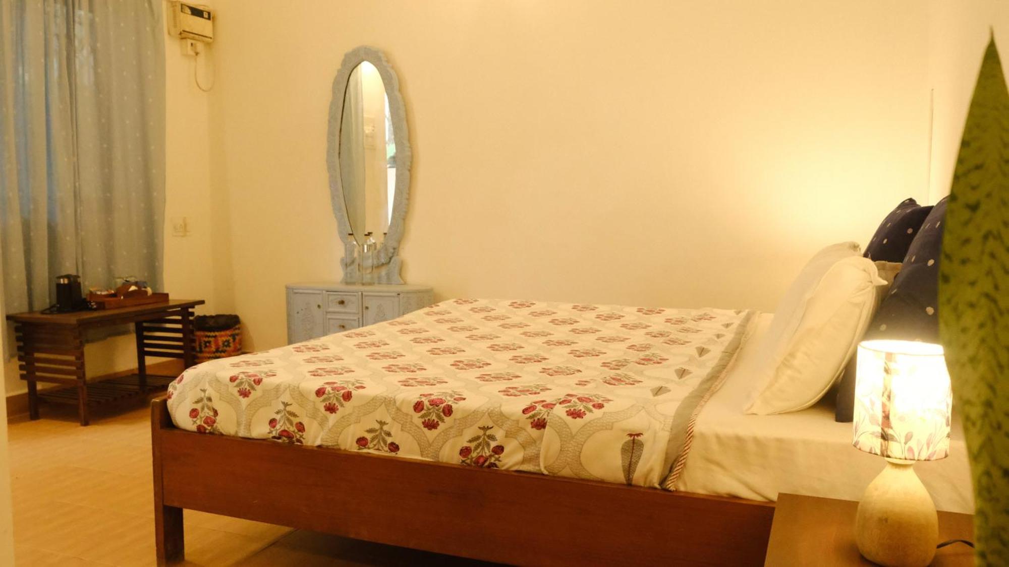 Coco Moon Hotel Morjim Exterior foto