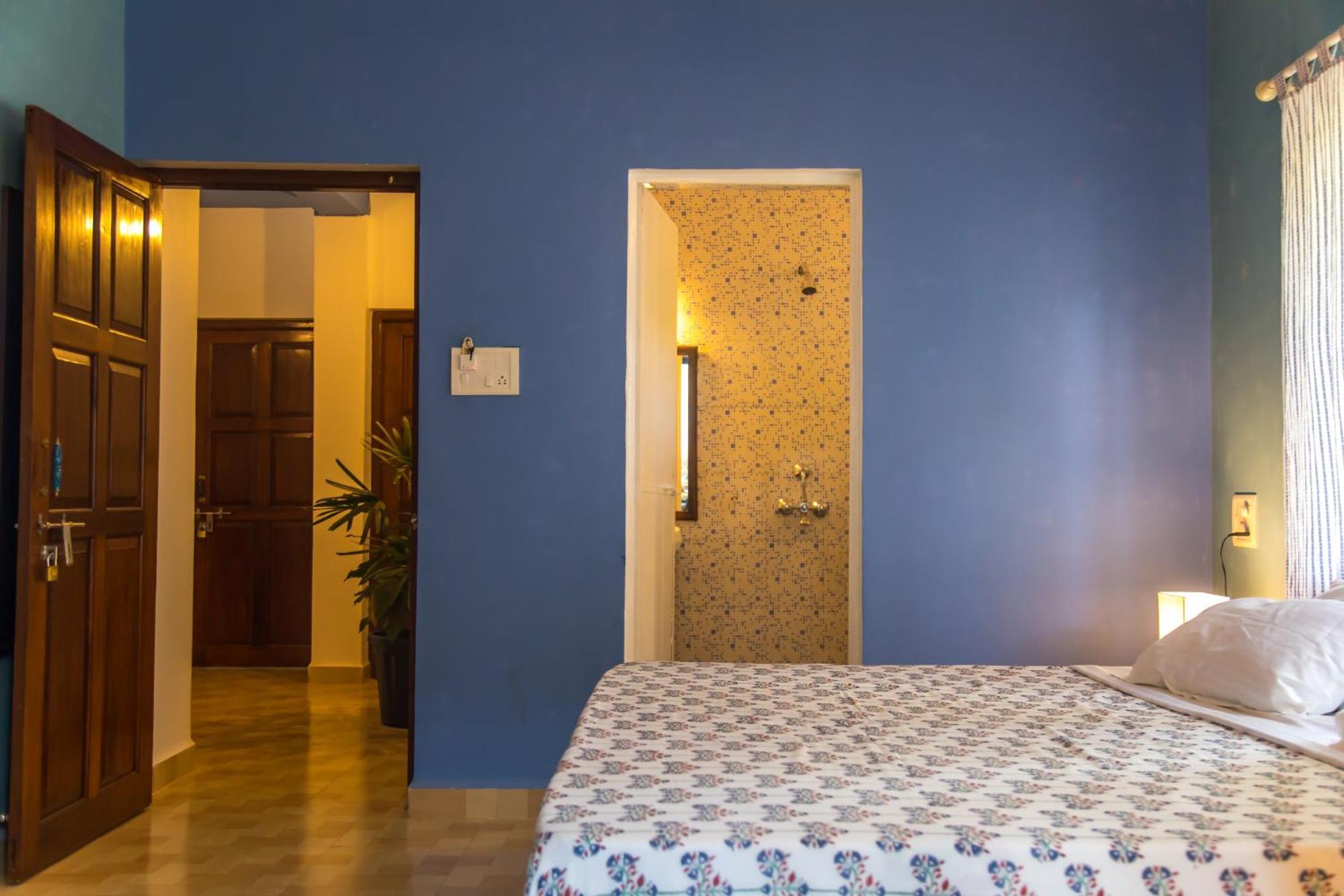 Coco Moon Hotel Morjim Exterior foto