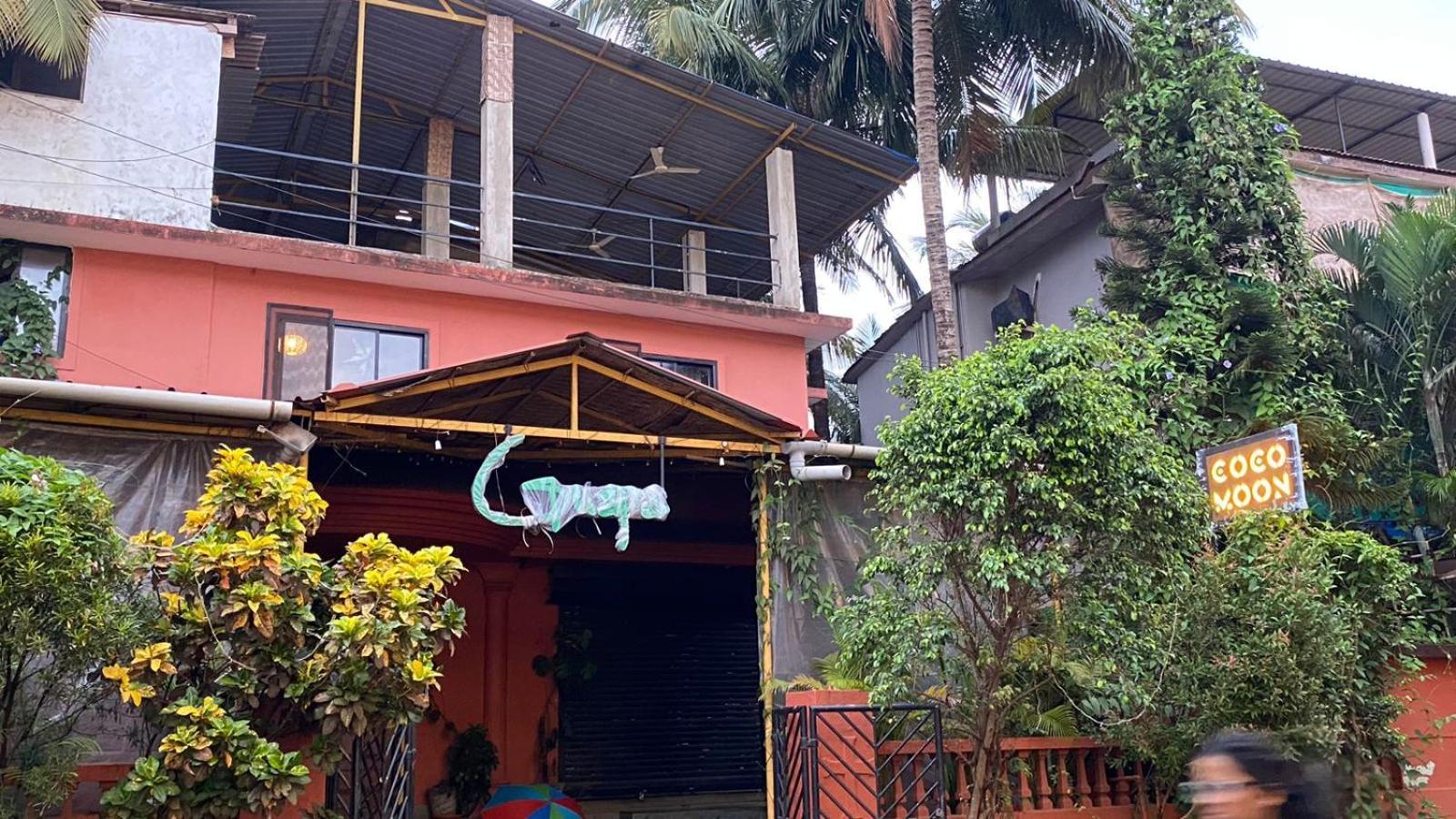 Coco Moon Hotel Morjim Exterior foto